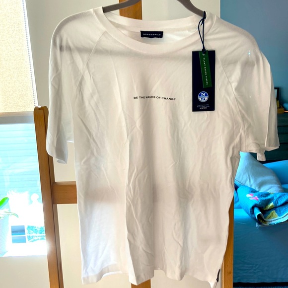 White tshirt - Picture 1 of 4